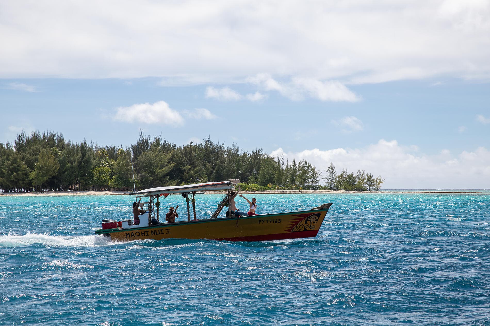 Lagoon excursion with Maohi Nui